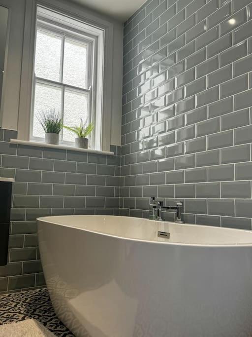 The Victorian Townhouse Portrush Villa Ngoại thất bức ảnh